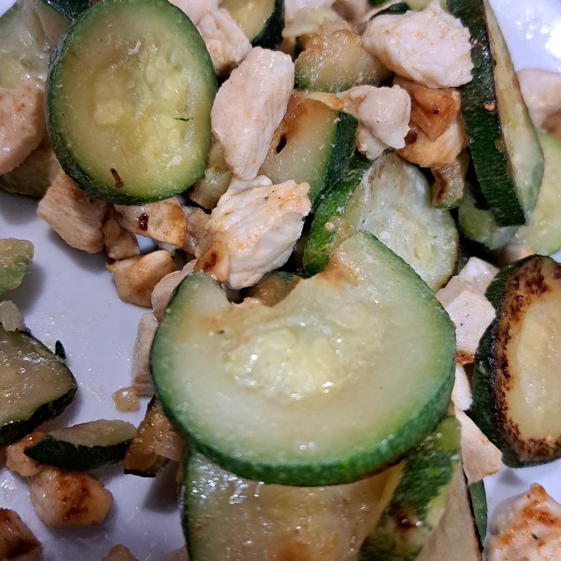 Poêlée de courgettes et poulet