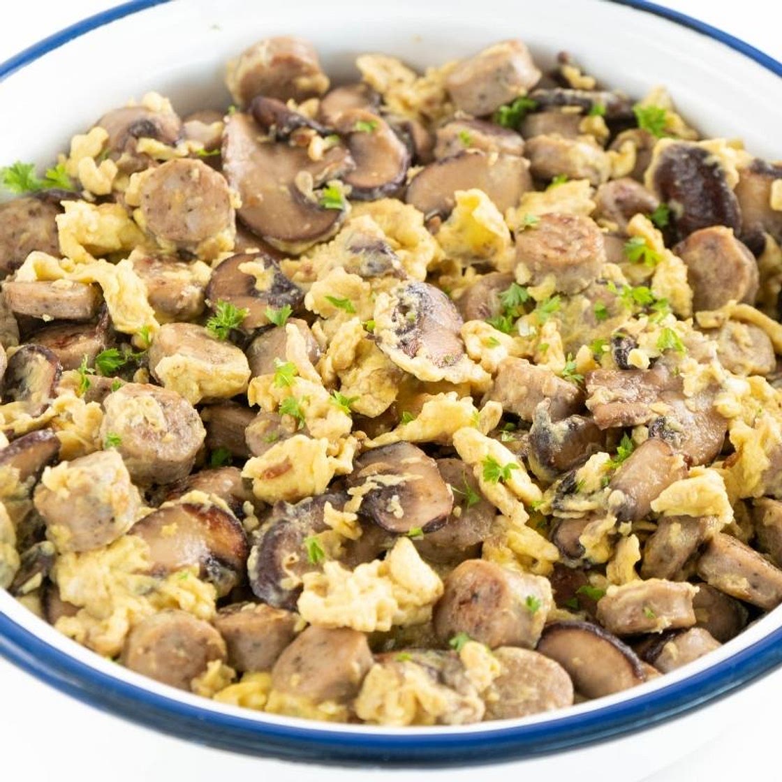 Low Carb Wurst-Pilz-Pfanne mit Ei