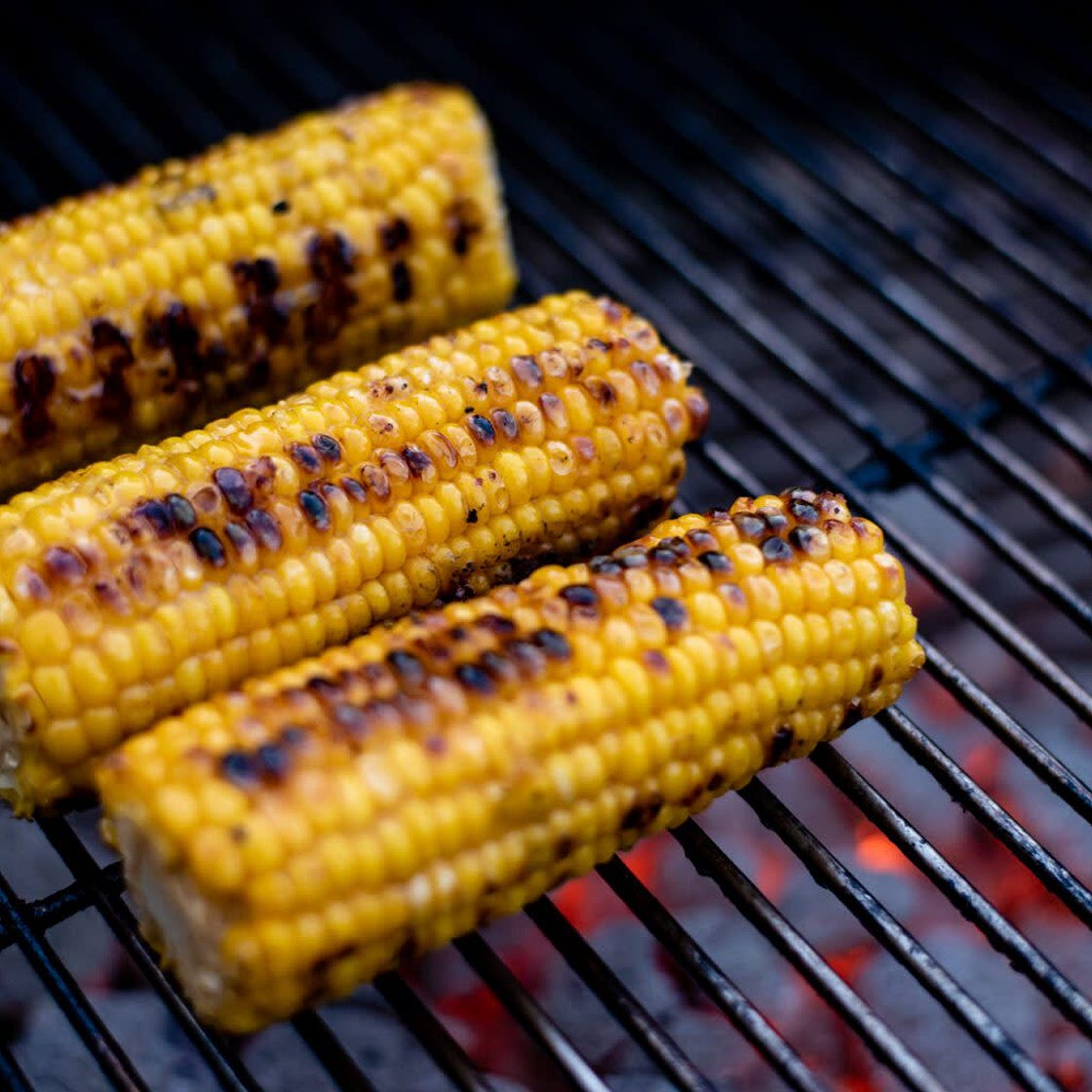 Maïs grillé au barbecue (savoureux et juteux)