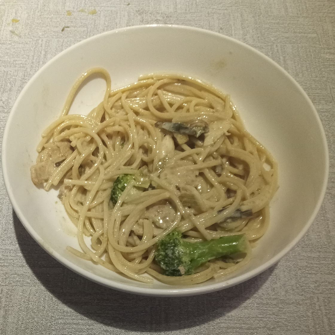 Salmon and broccoli pasta