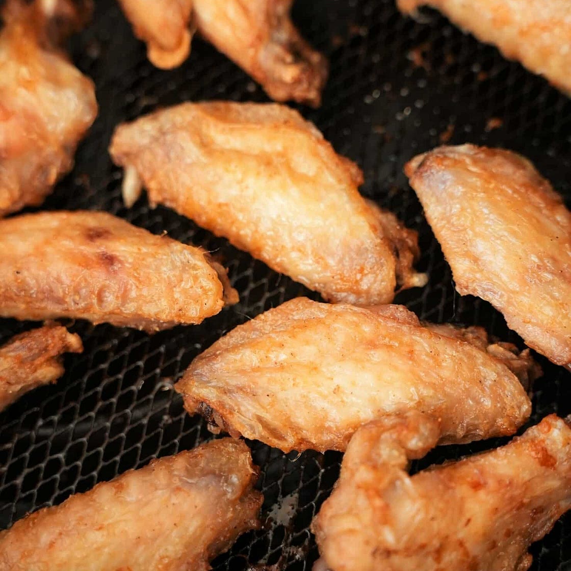 Air Fryer Chicken Wings (SUPER CRISPY)