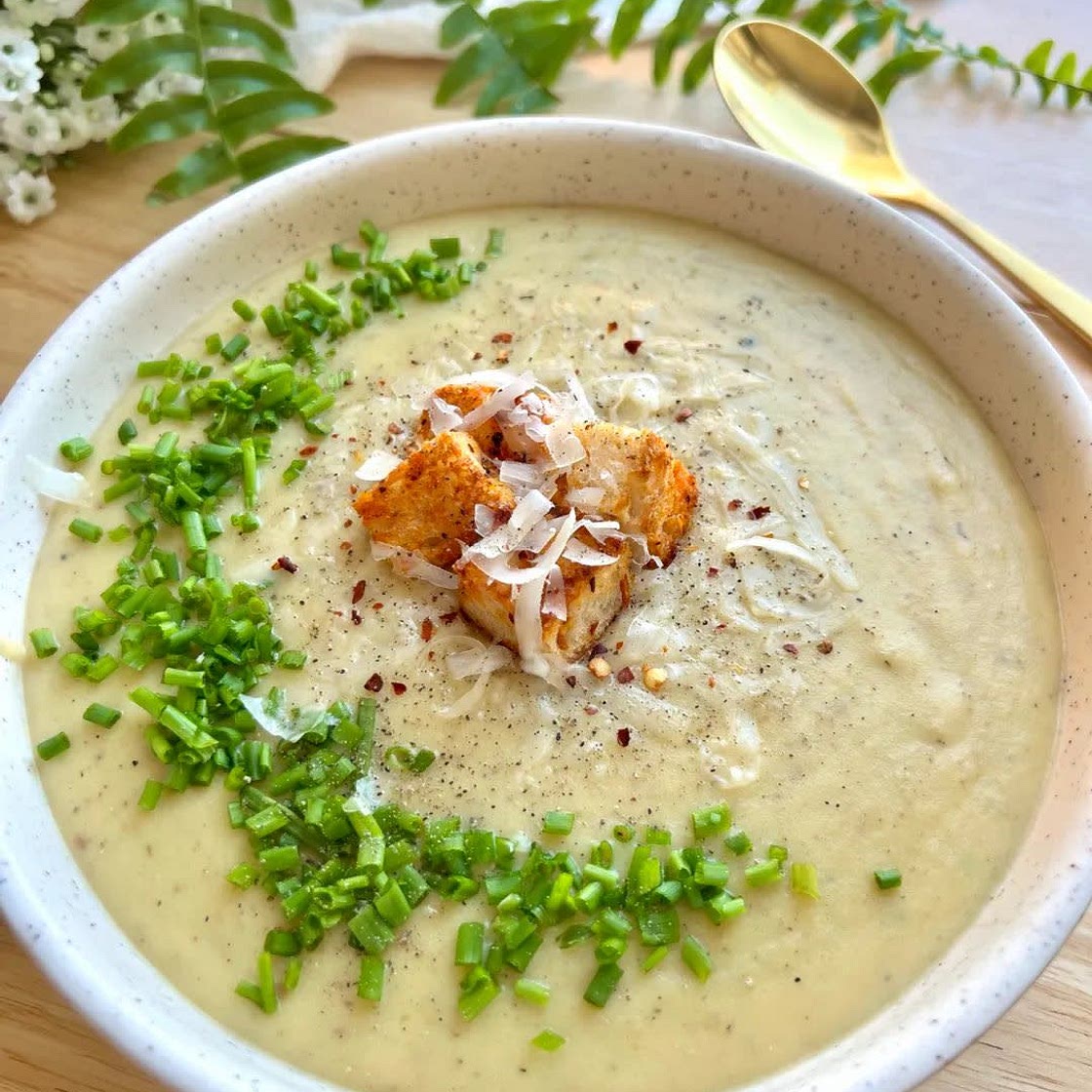 Creamy Roasted Garlic Soup