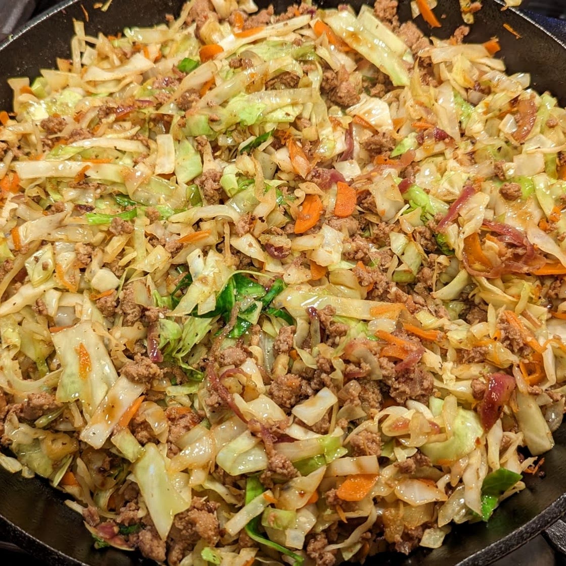 Egg Roll in a Bowl with Creamy Chili Sauce