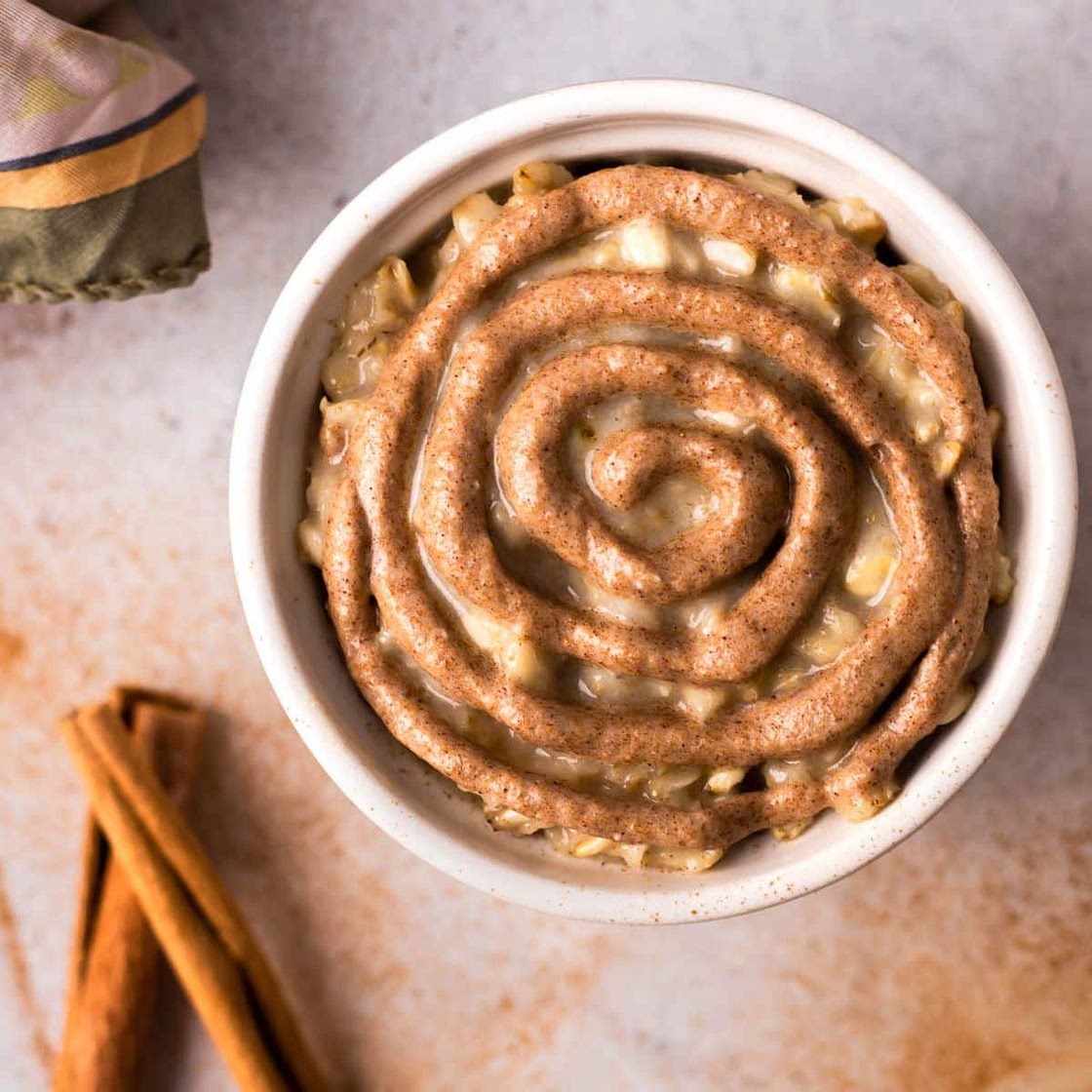 Cinnamon Bun High Protein Oatmeal (dairy-free)