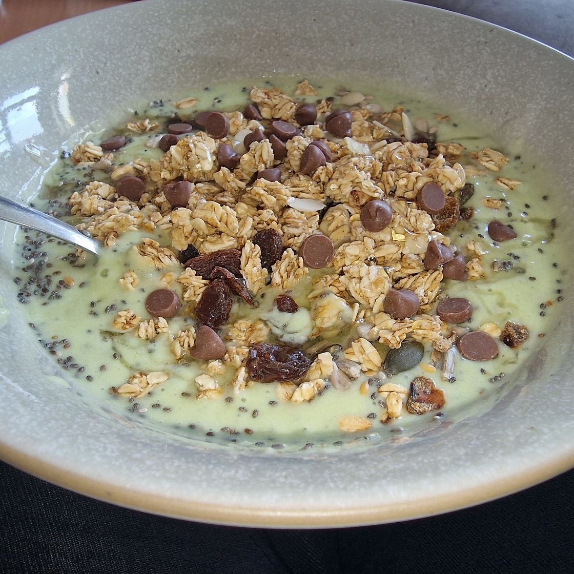 Bananavocado smoothie bowl