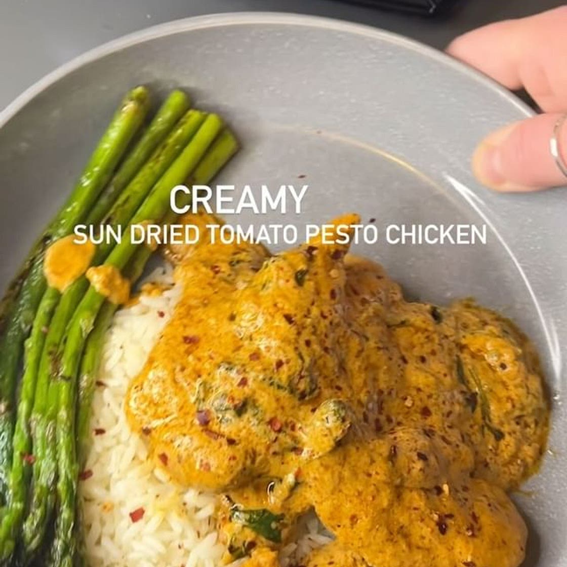 Creamy sun dried tomato pesto chicken 🥘