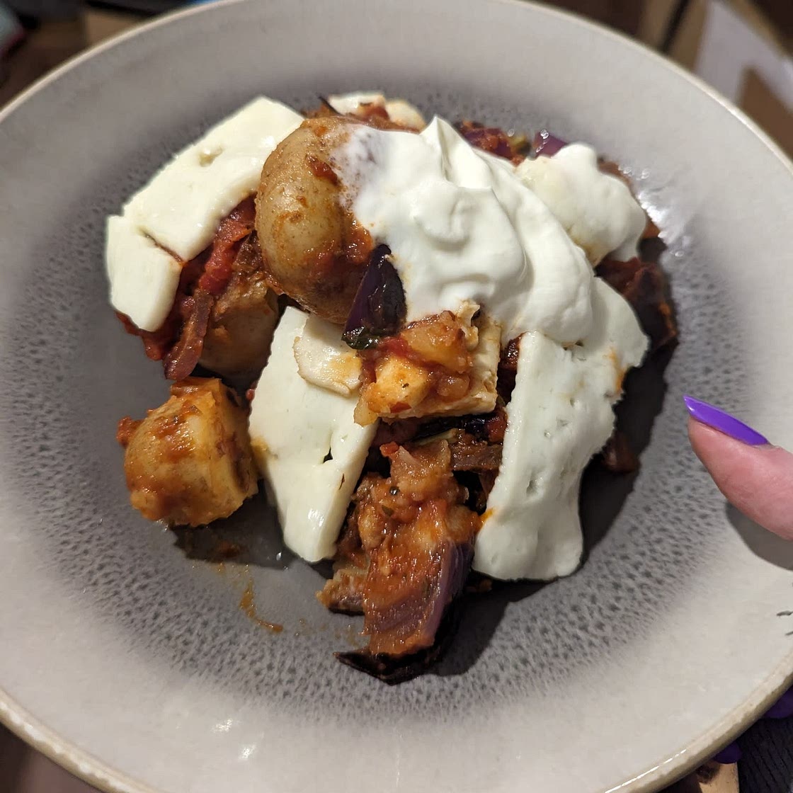 Crispy potato and halloumi bake