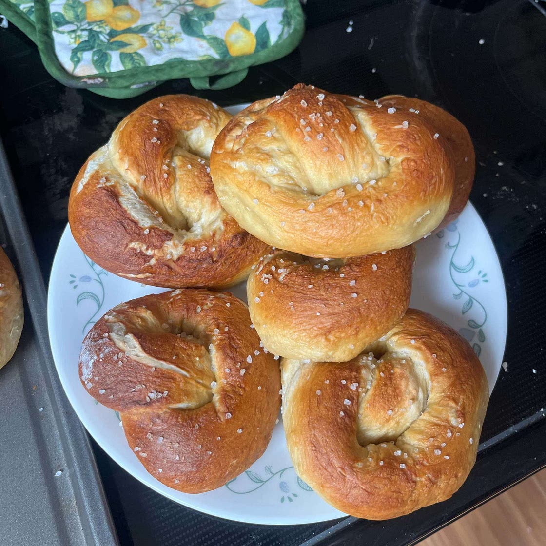 Easy Homemade Soft Pretzels