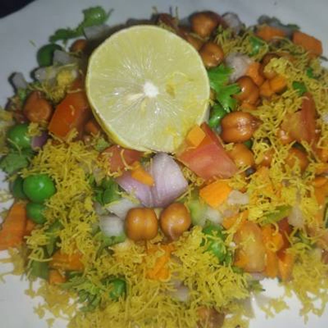 टमाटर गाजर की चाट (tamatar gajar ki chaat recipe in Hindi)