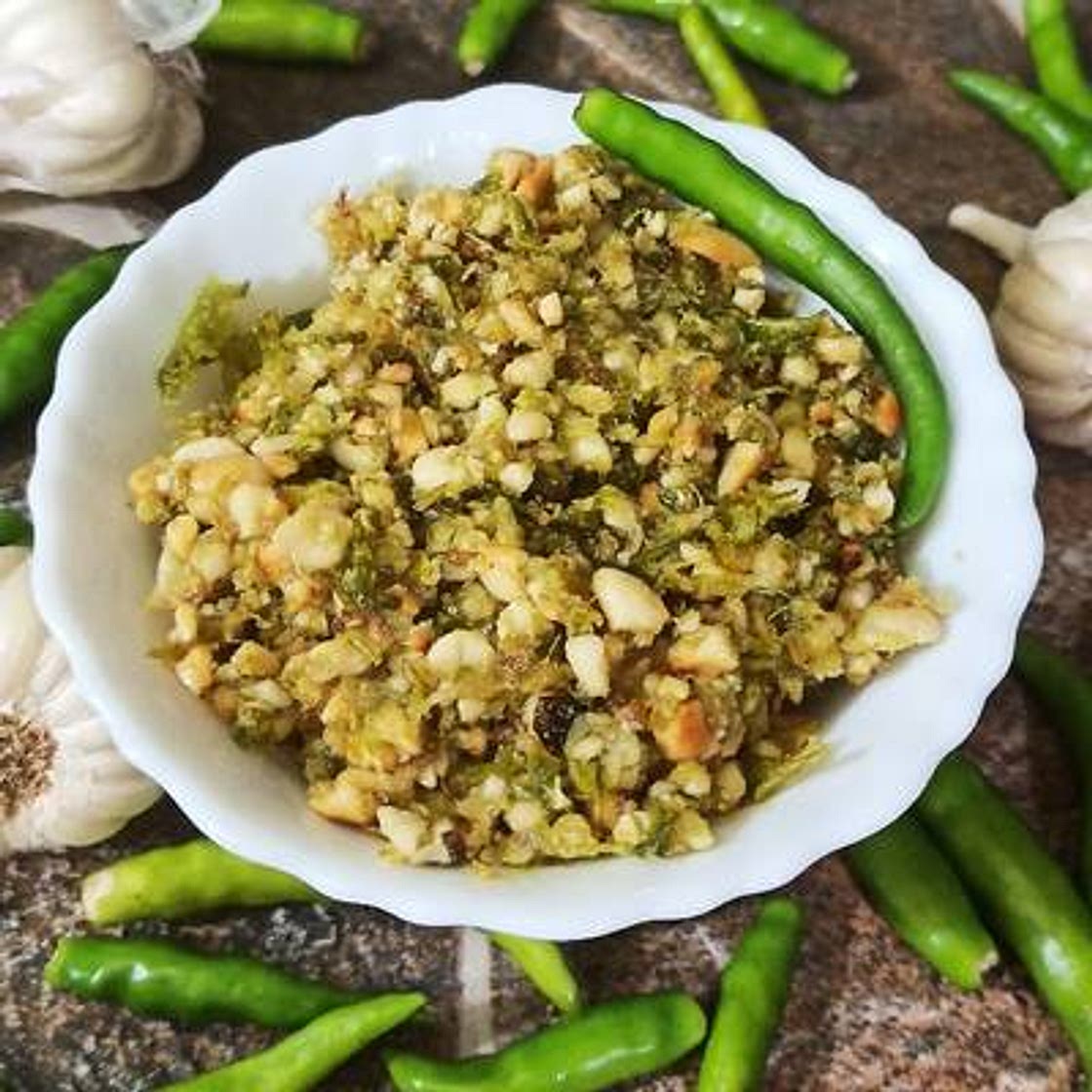 मिर्च का ठेचा (Mirch ka thecha recipe in hindi)