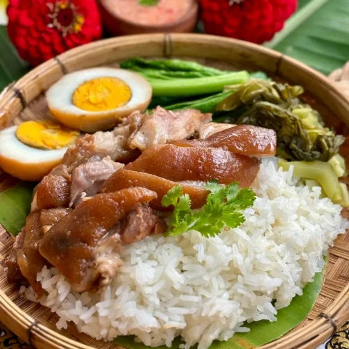Khao Kha Moo (Thai Braised Pork Leg Recipe)