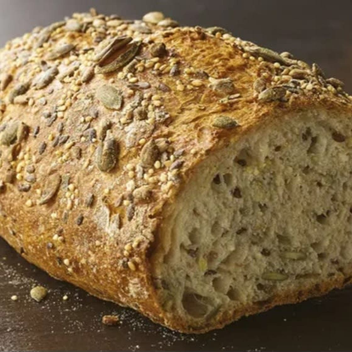 Pain croustillant aux graines