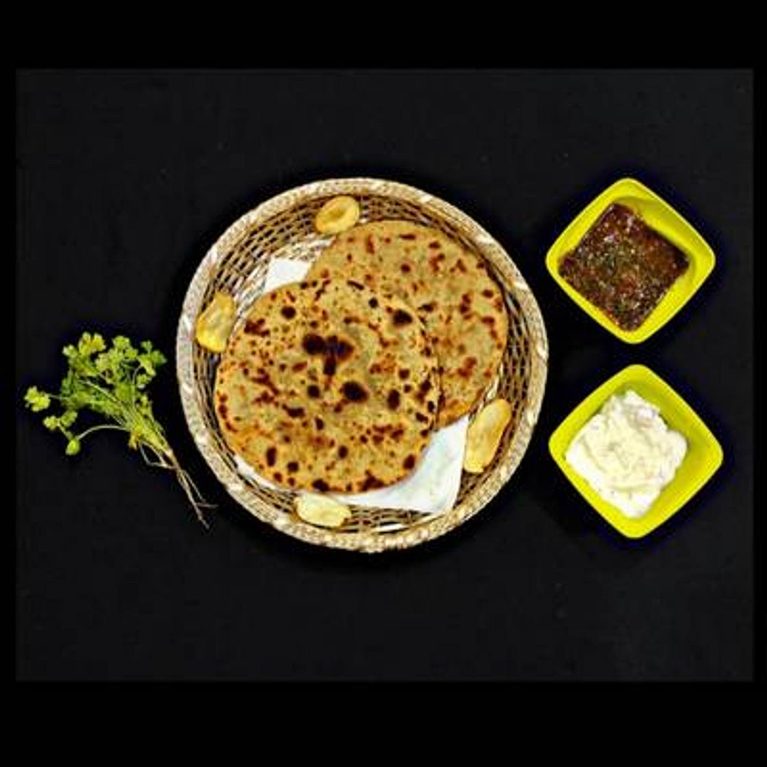 आलू चिप्स का पराठा (aloo chips ka paratha recipe in Hindi)