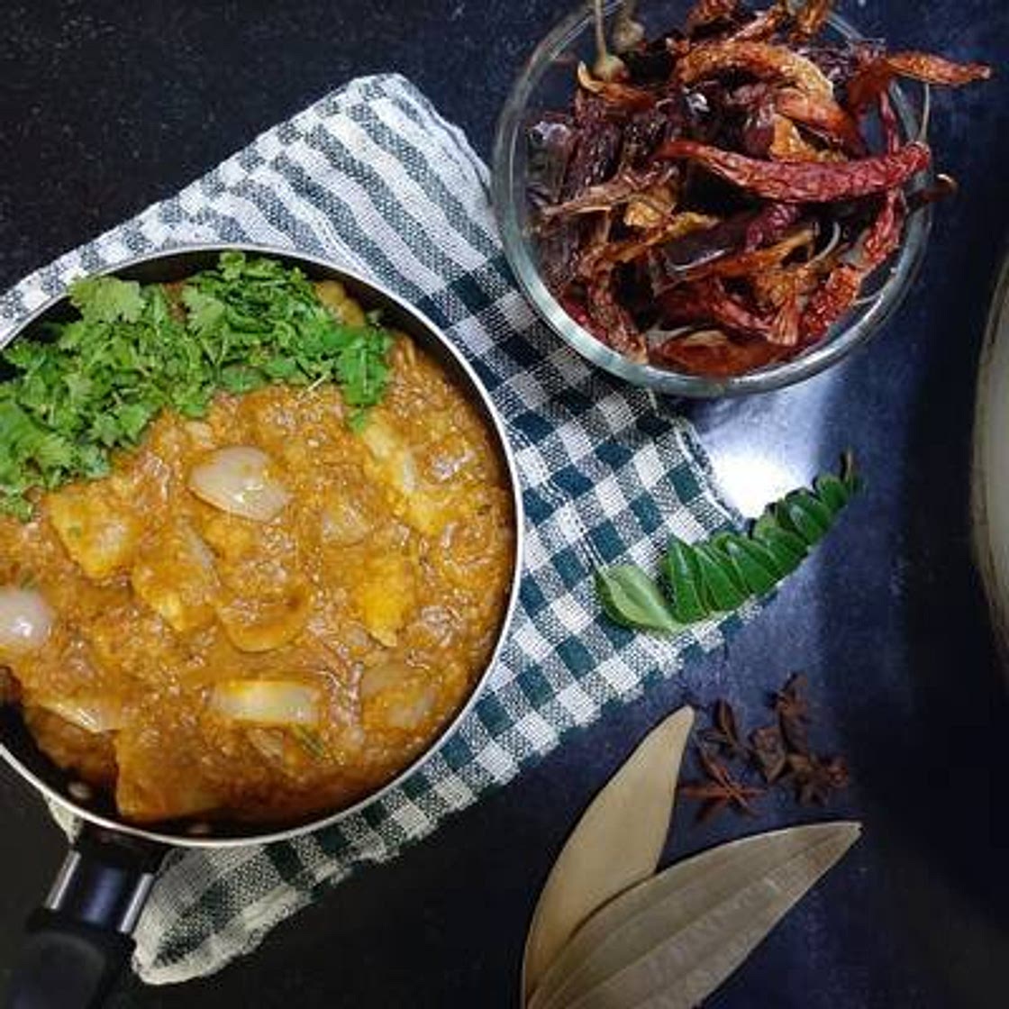 आलू प्याज़ की सब्ज़ी (aloo pyaz ki sabzi recipe in Hindi)