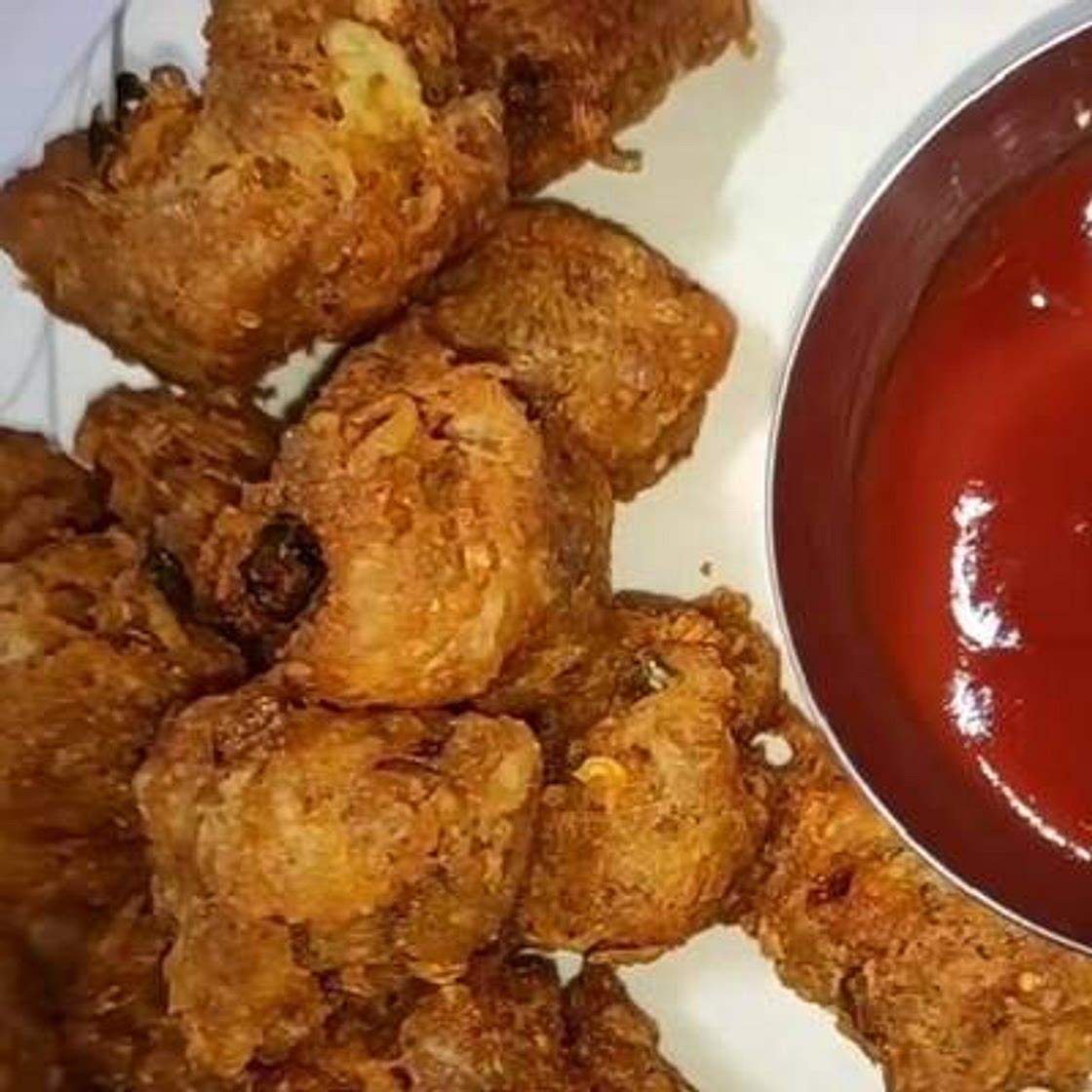 आलू के पकोड़े (aloo pakoda recipe in hindi)
