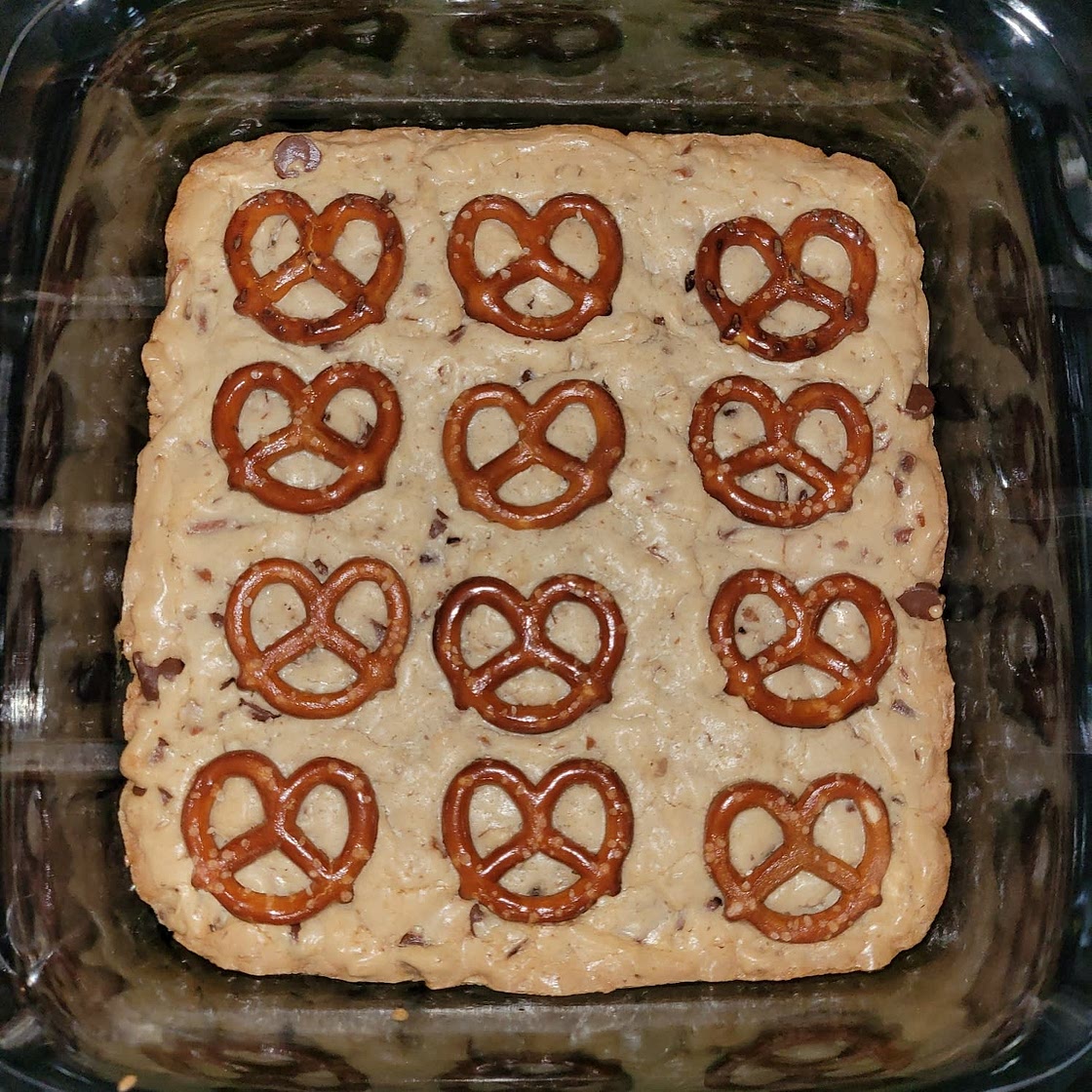 Simple Chocolate Chip Pretzel Cookie Bars
