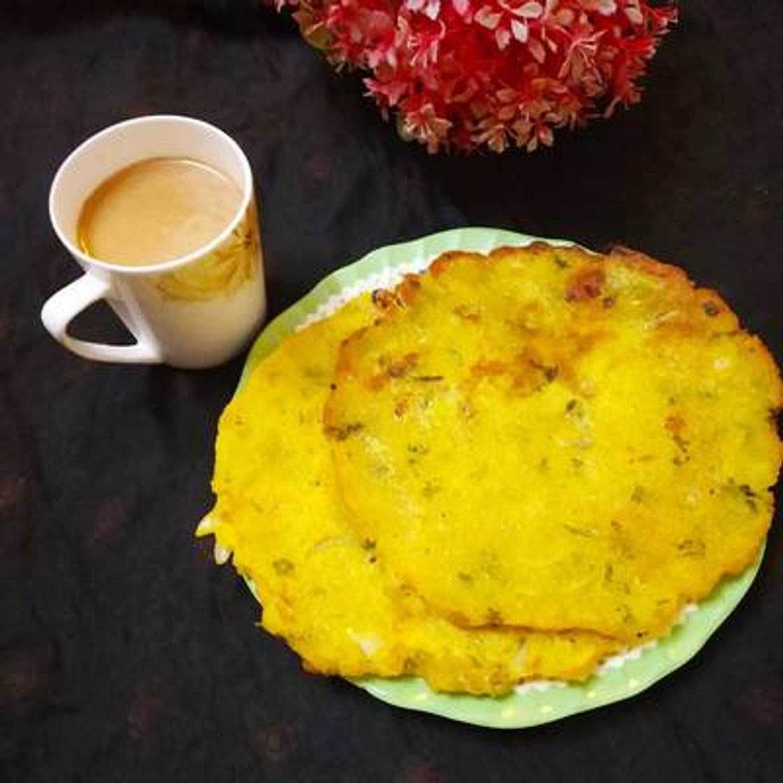 गोअन कांद्याची भाकरी (Goan Kandhachi Bhakhari Recipe In Hindi)