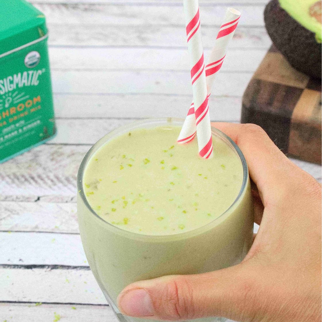 Creamy Banana Matcha Smoothie (dairy-free)