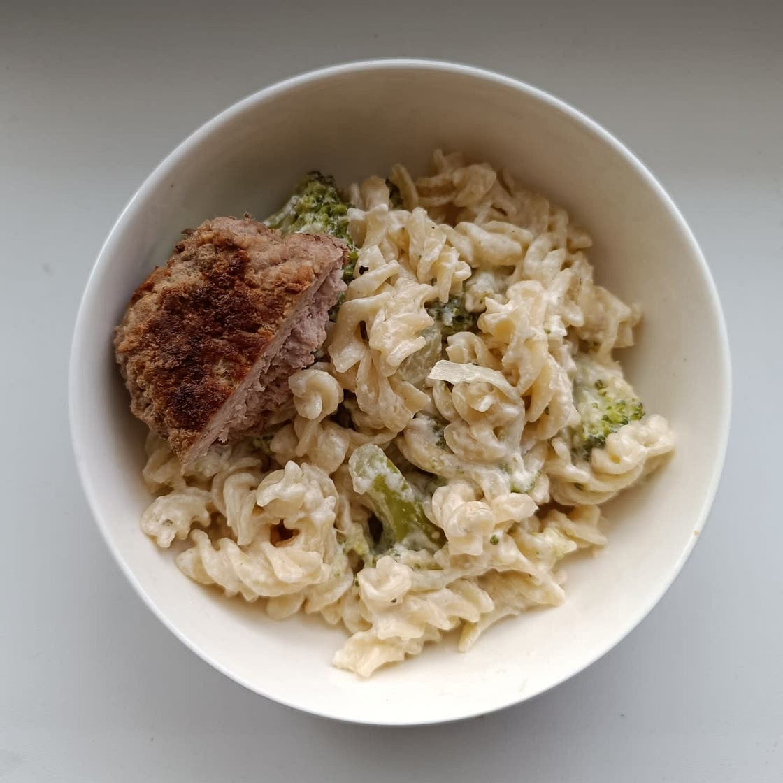 Healthy Chicken Alfredo with Broccoli