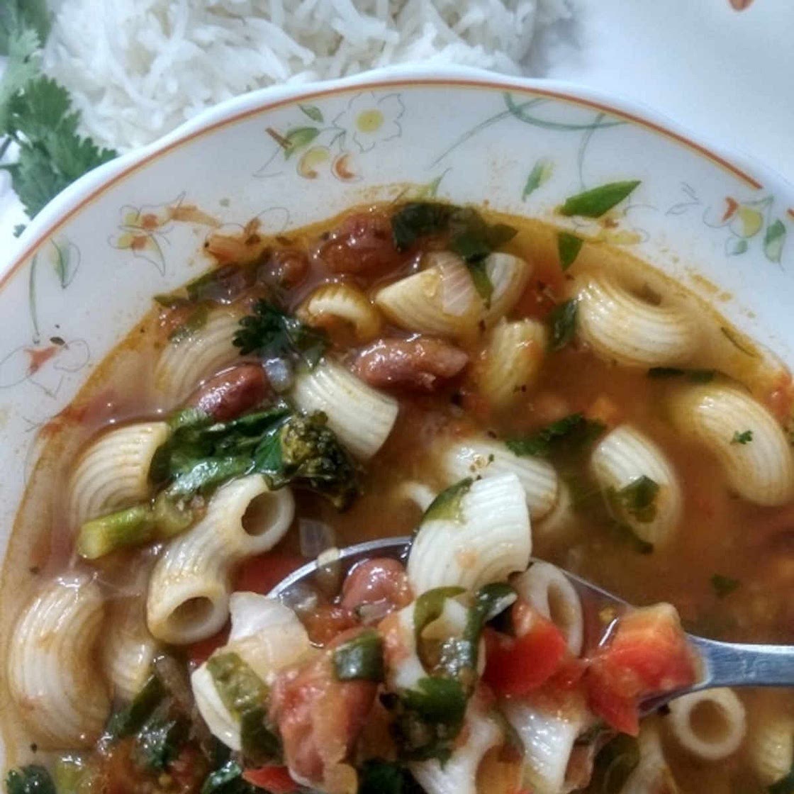 Easy Vegan Minestrone Soup (1-Pot Quick Recipe)