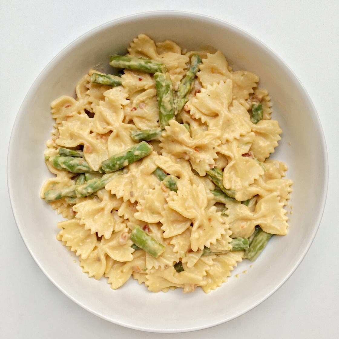 Asparagus and Sun-Dried Tomato Hummus Pasta