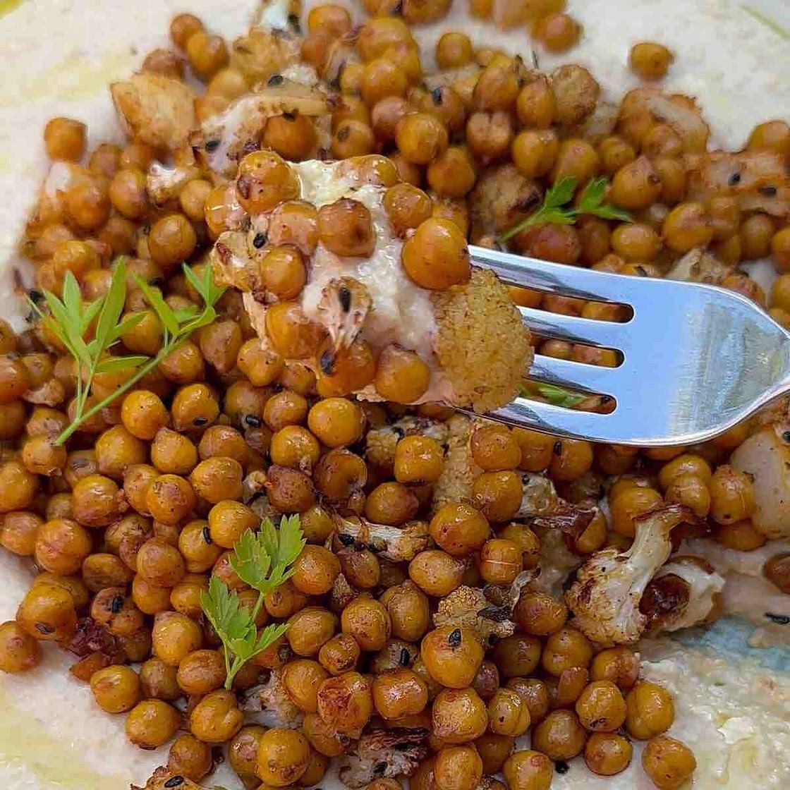 Roast cauliflower hummus with chickpeas