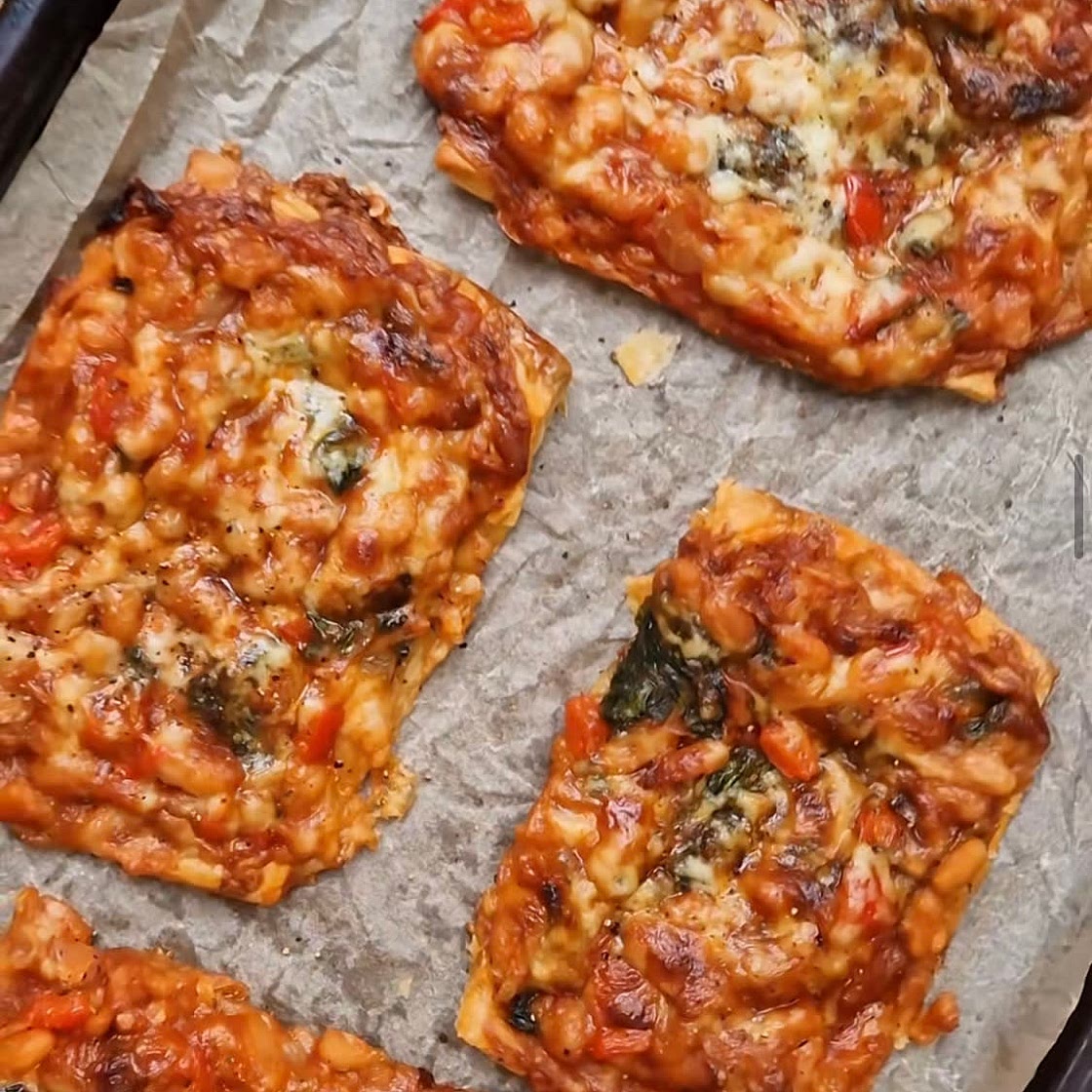 Cheesy cowboy bean bakes 