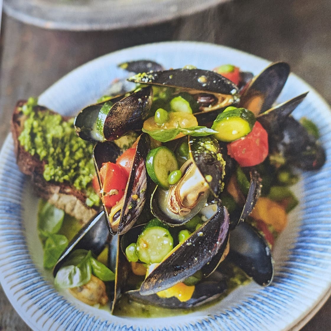 Mexilhões com pesto