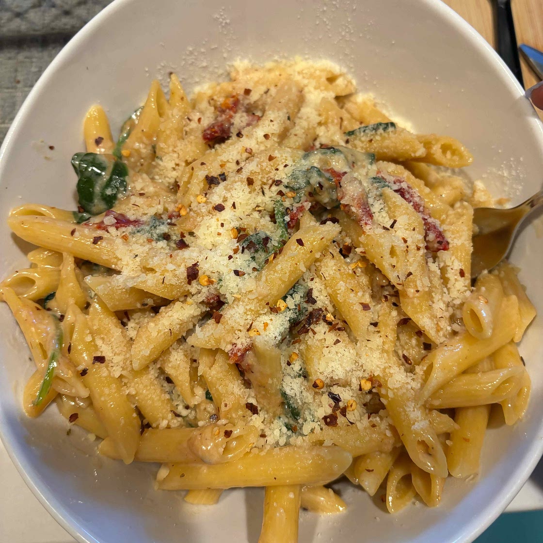 Creamy Garlic Parmesan Pasta with Spinach and Sun-Dried Tomatoes
