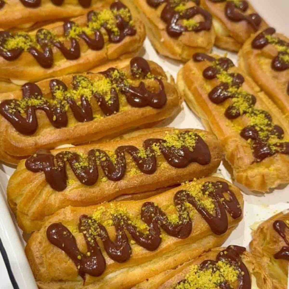 How To Make Classic French Chocolate Èclairs
