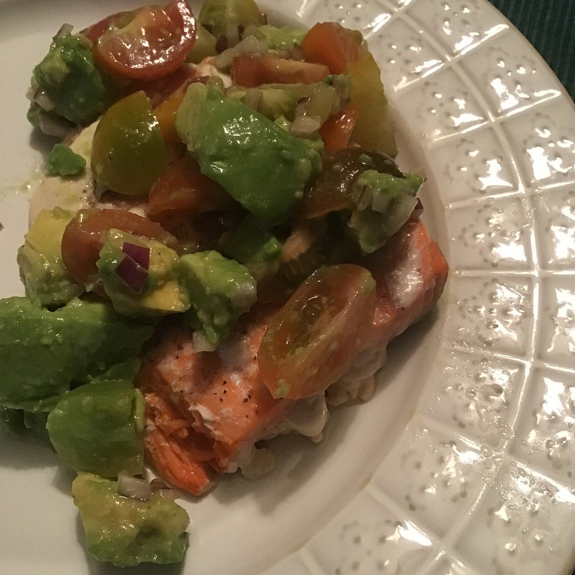 Grilled salmon with avocado topping