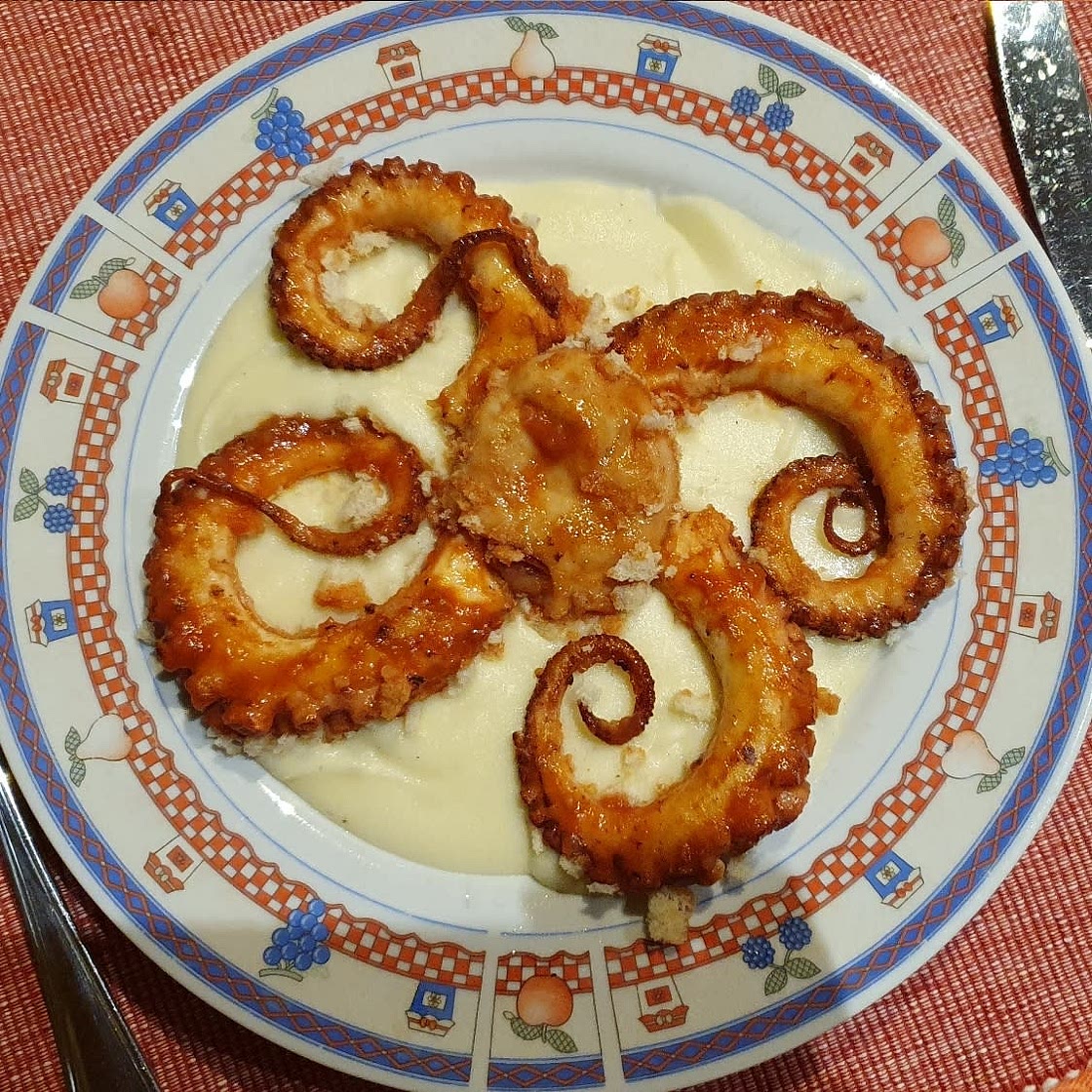 Polpo alla piastra su crema di patate