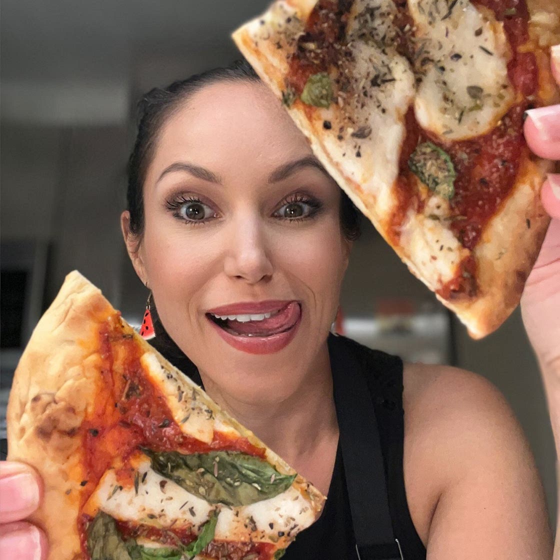 Easy Vegan Pizza Margherita Recipe for Pizza Lovers! 🌱🍕