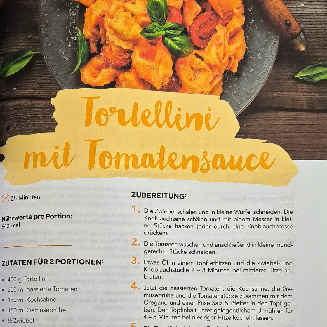 Tortellini mit Tomatensauce