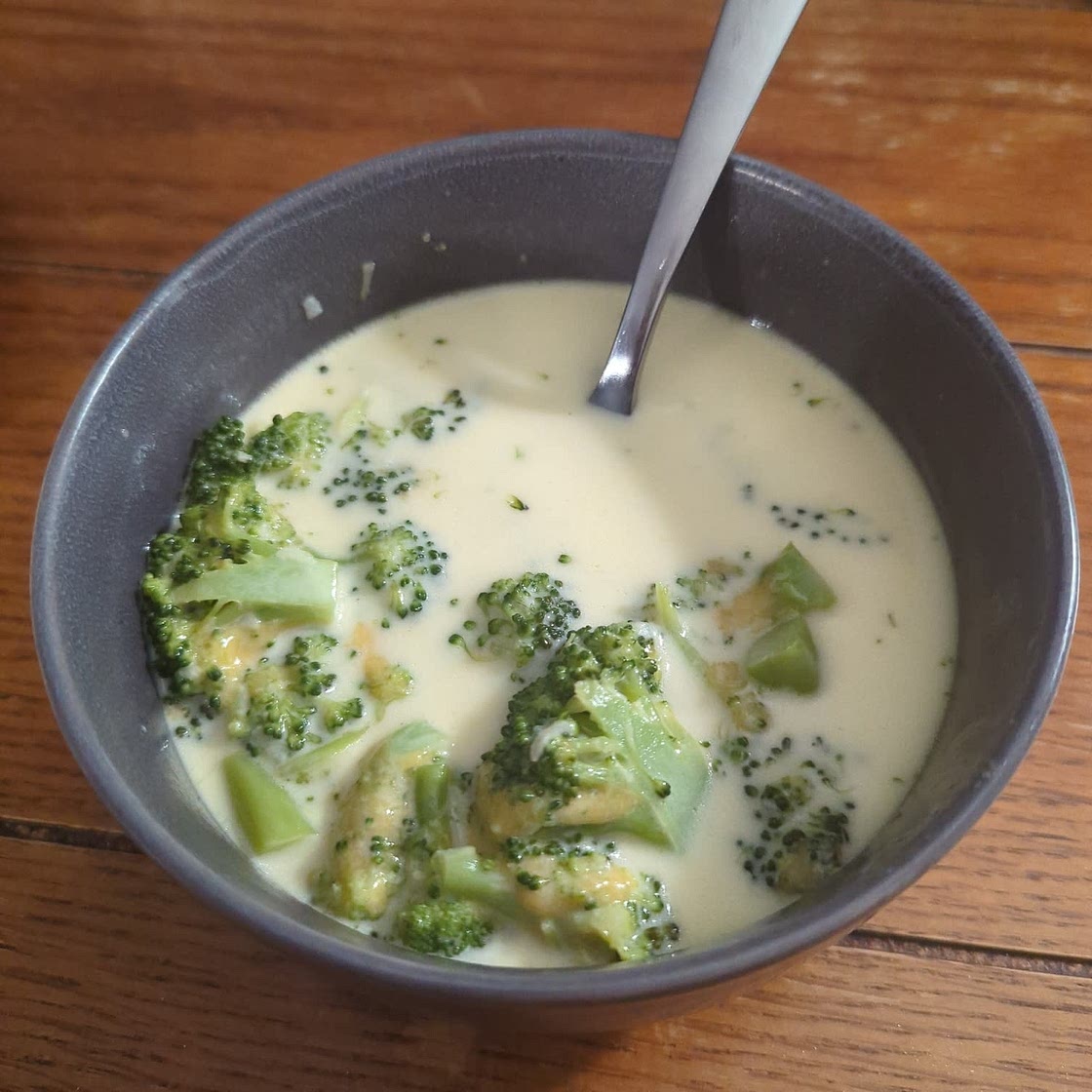 Easy Broccoli Cheese Soup Recipe - 5 Ingredients