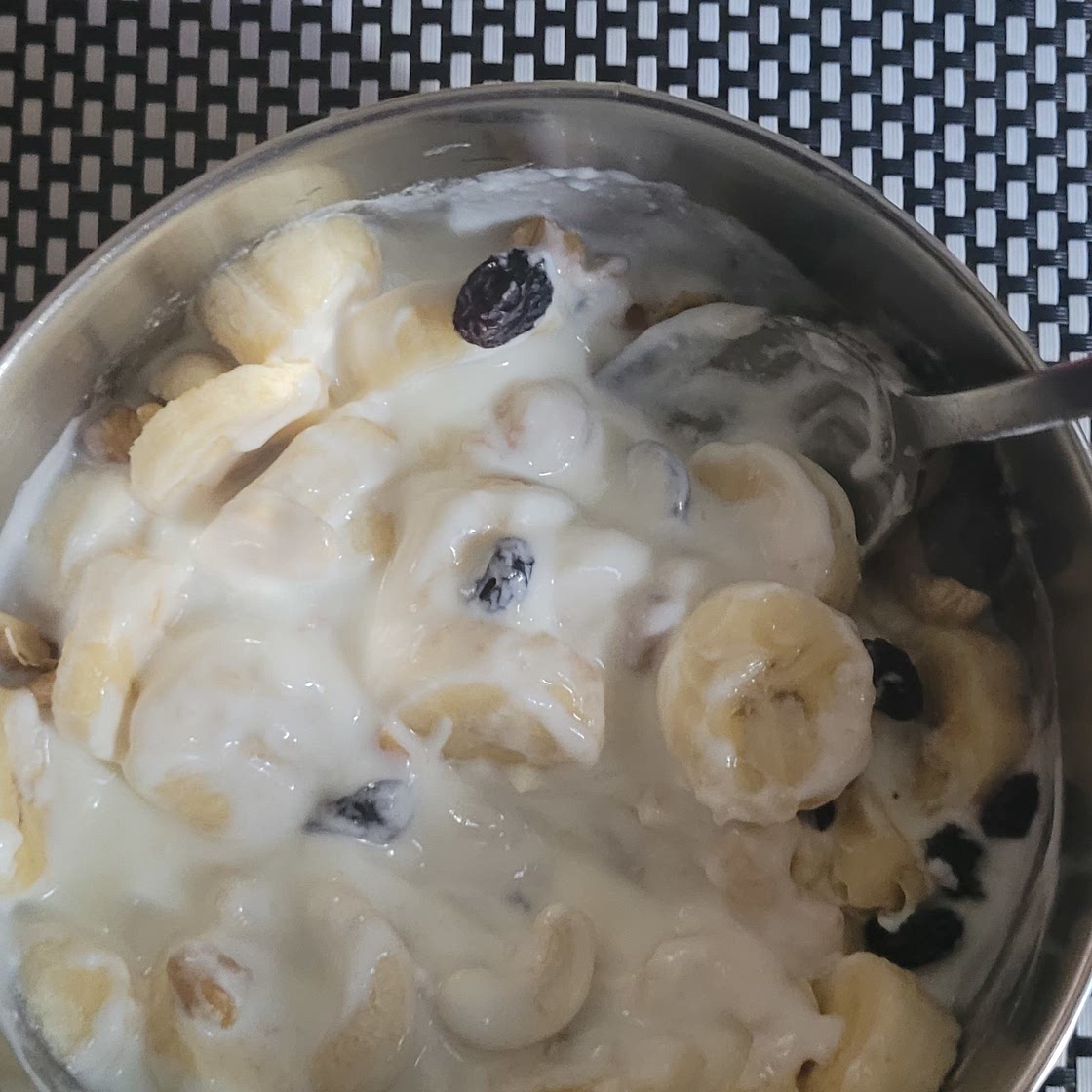 Banana and Nuts Yoghurt Bowl
