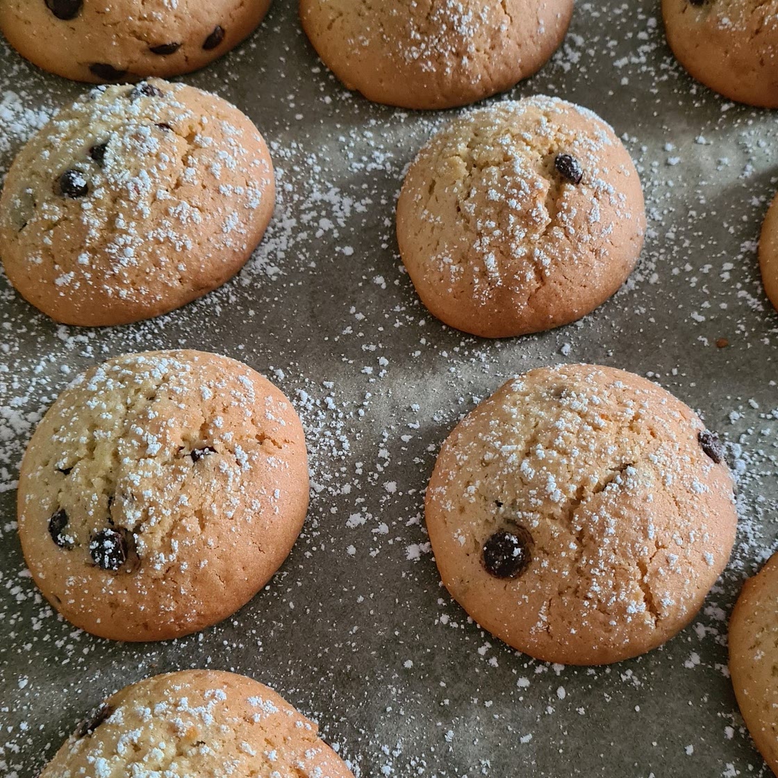Biscotti arancia e gocce di cioccolato