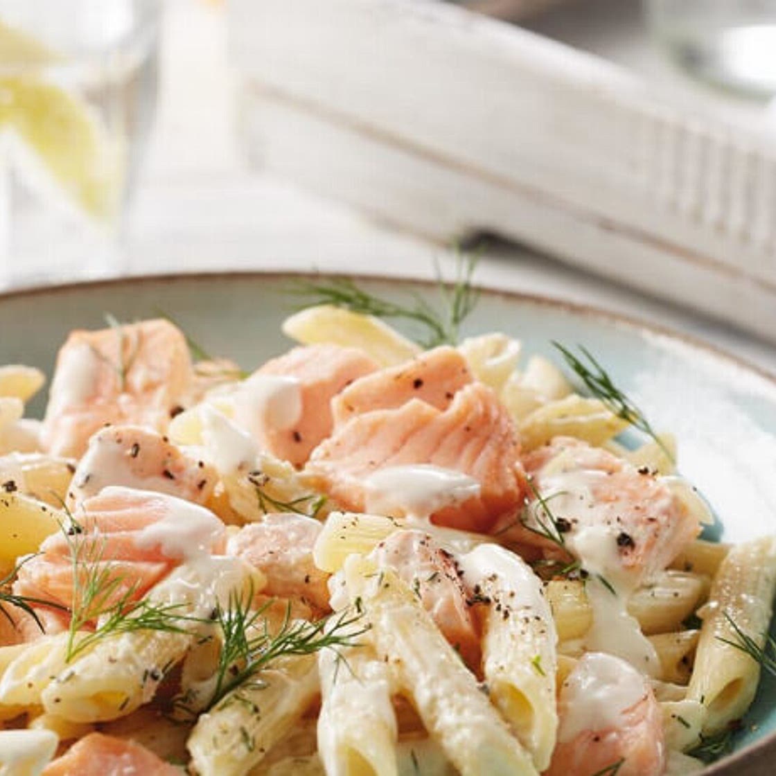 Schnelle Lachs-Pasta mit Sahnesoße und Dill