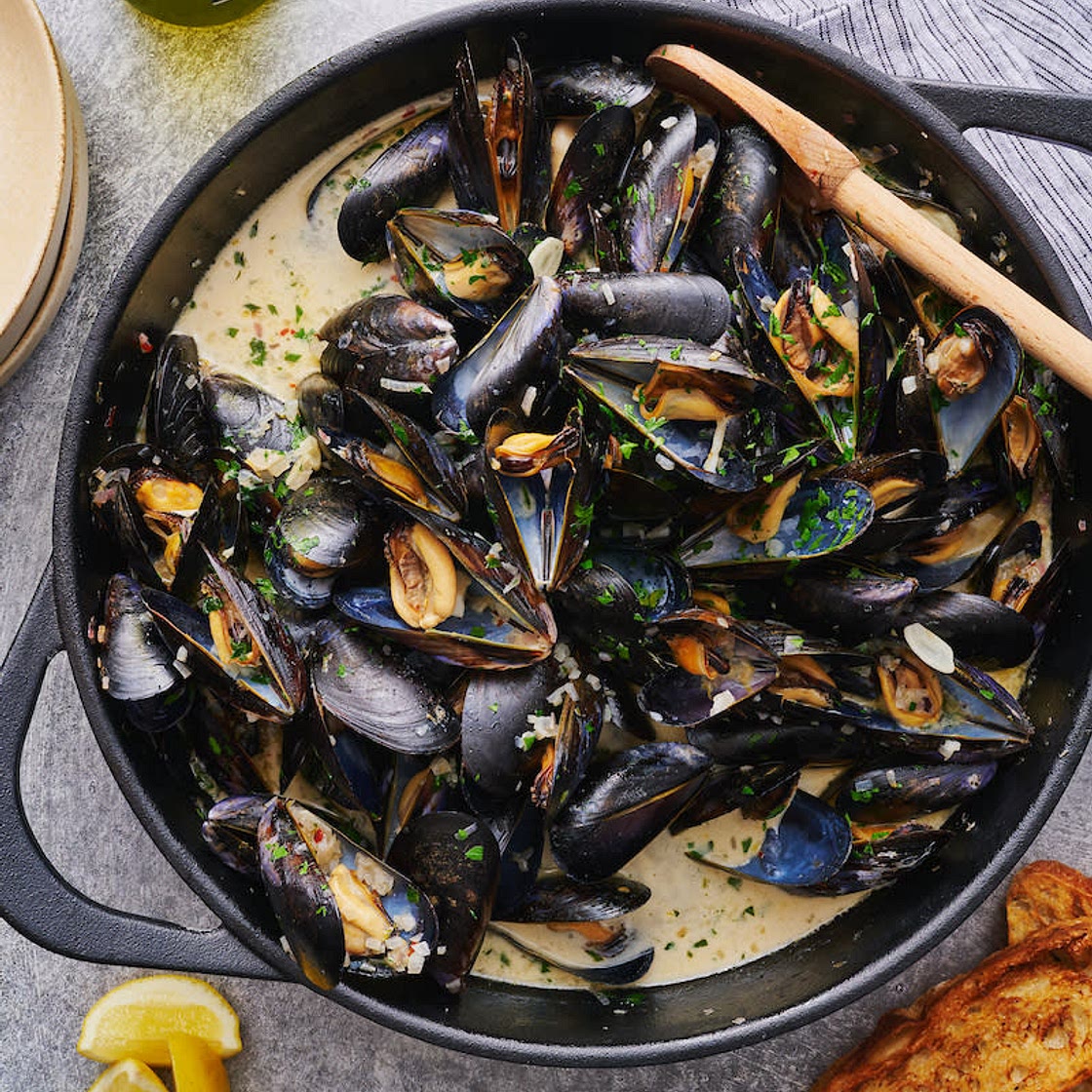 Mussels in a Chili White Wine Broth