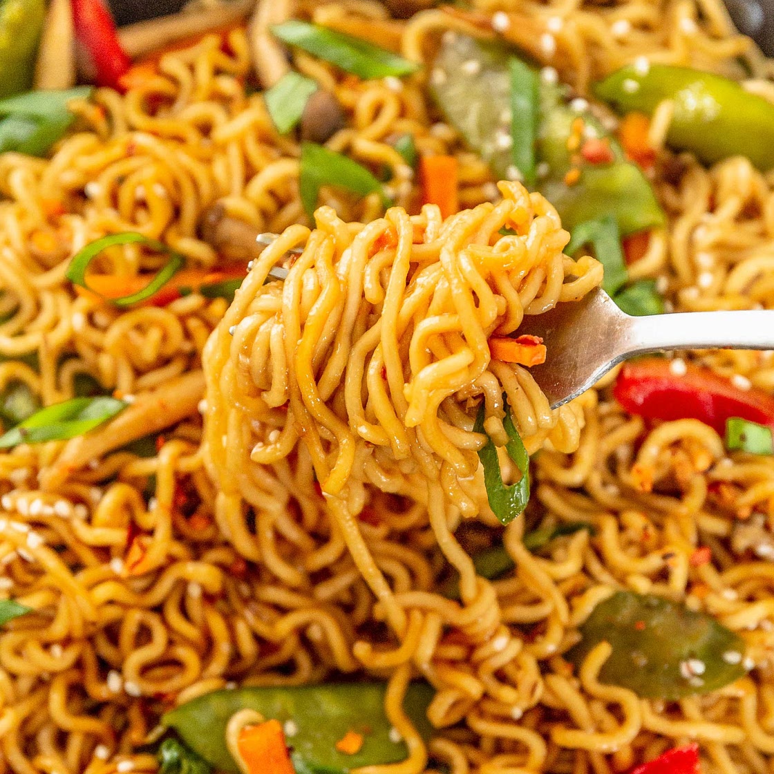 10 MINUTE RAMEN NOODLE STIR FRY