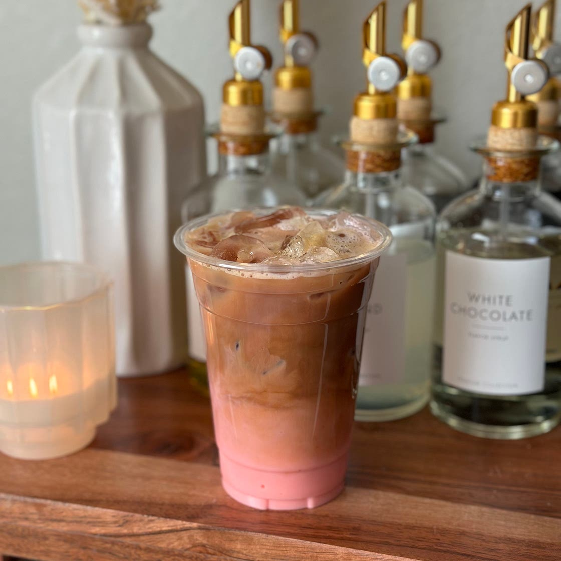 Disneylands Raspberry Macaron Macchiato 