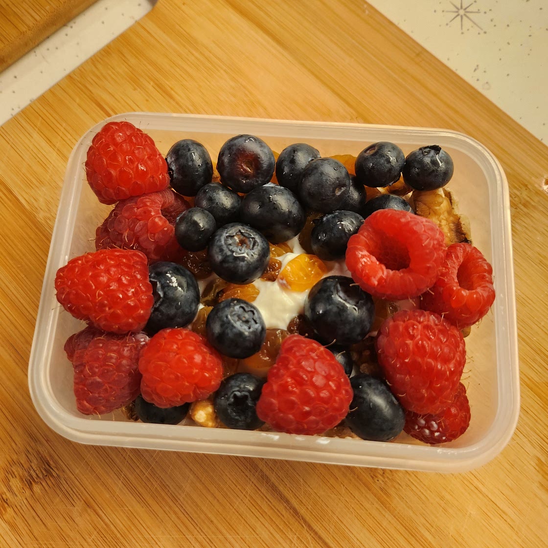 Yogurt with berries and walnuts