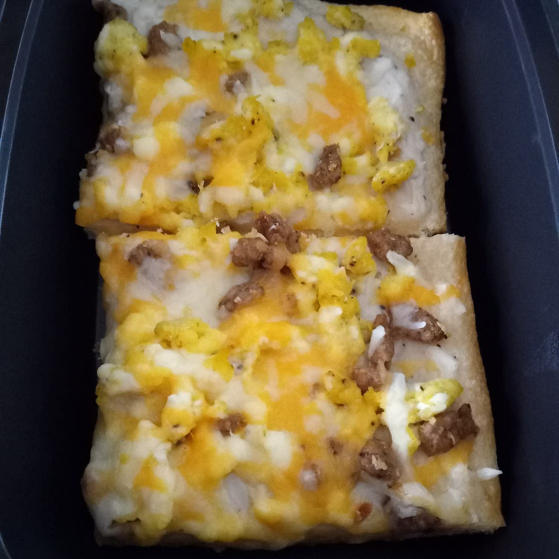 Sausage Gravy Breakfast Pizza