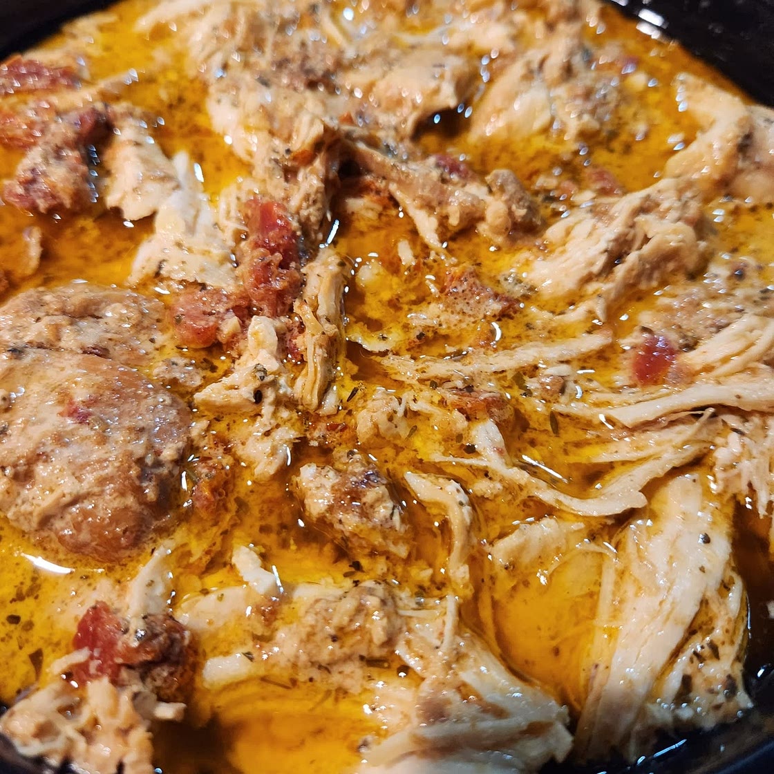 CrockPot Tuscan Garlic Chicken Thighs With Spinach and Sun-Dried Tomatoes