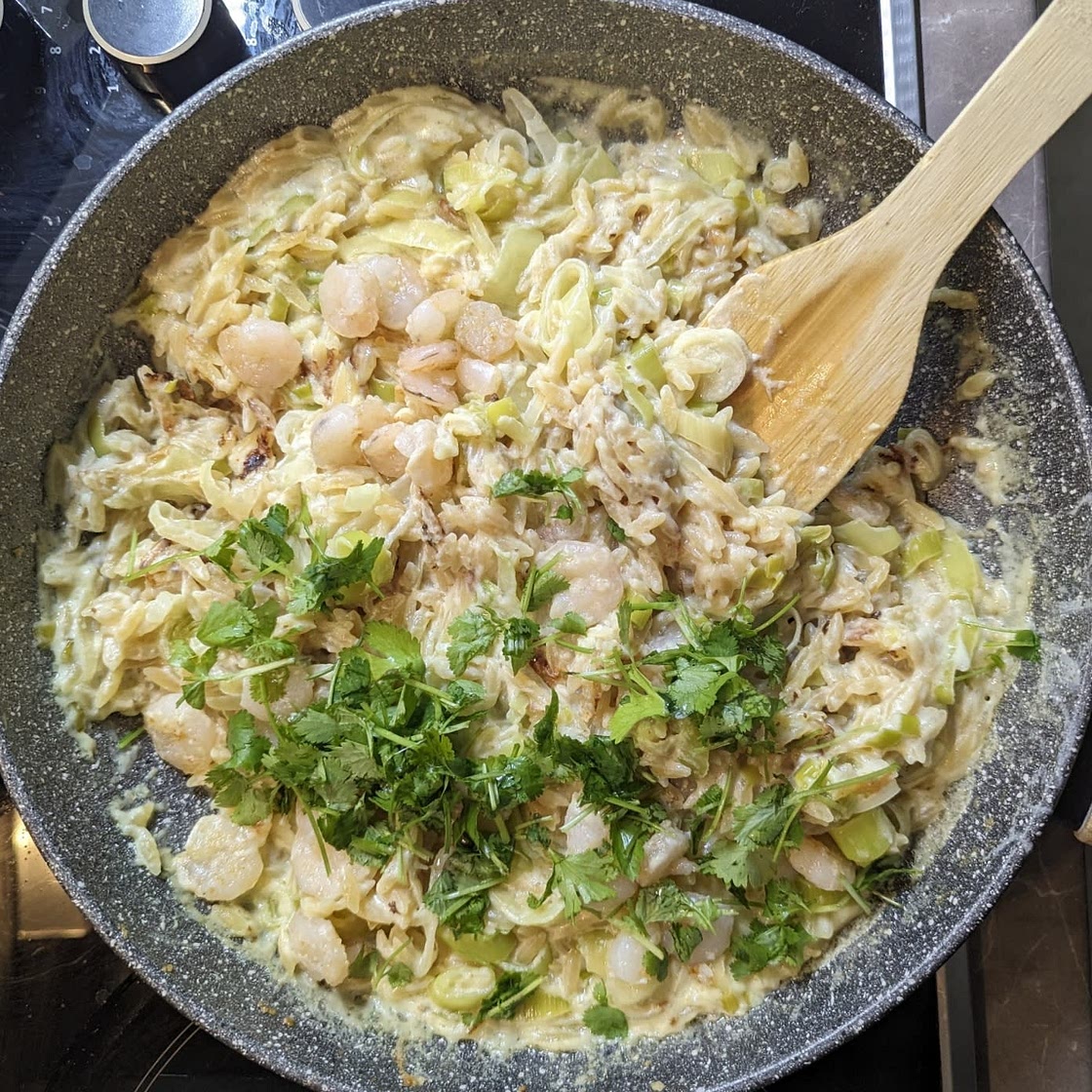 One-pan creamy garlic prawn risoni recipe
