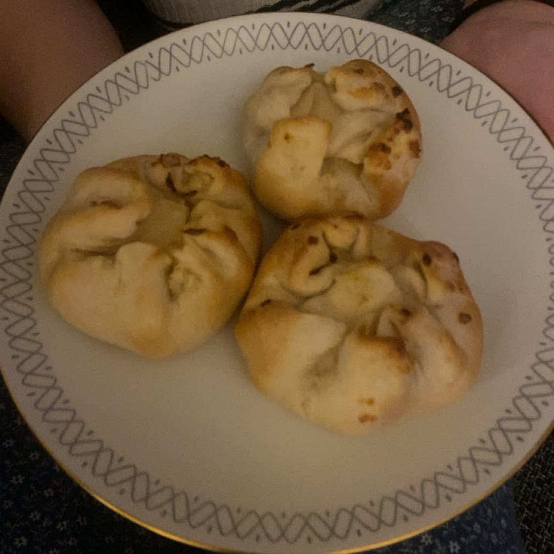GARLIC BUTTER CHEESE BOMBS