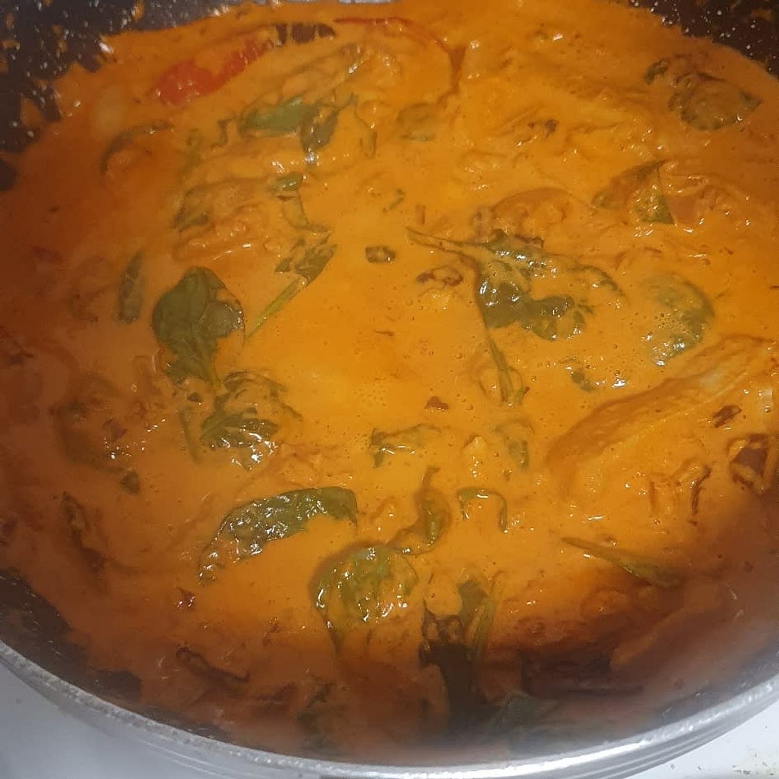 Tilapia in Roasted Pepper Sauce