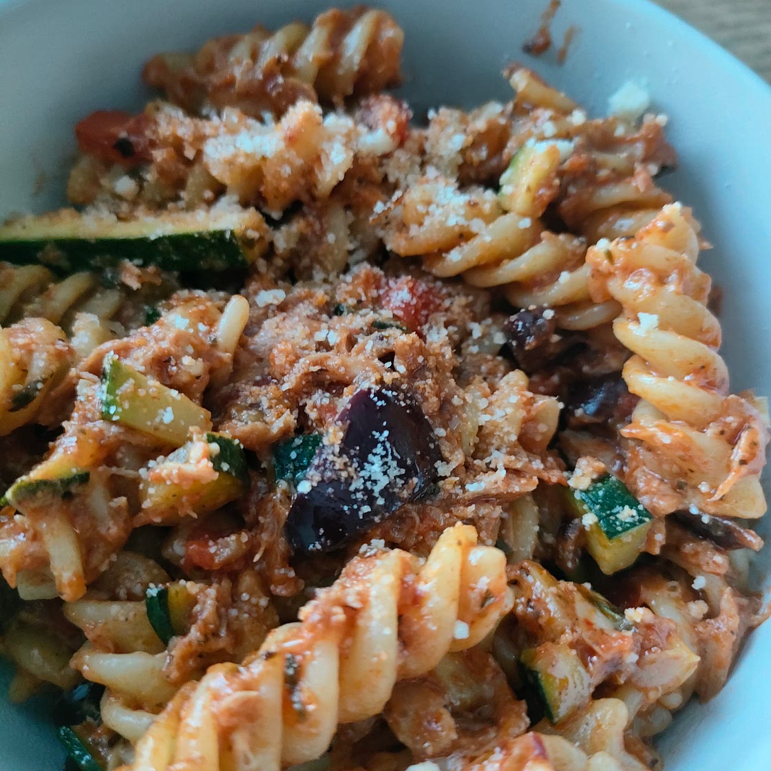 Tuna & sun-dried tomato pasta