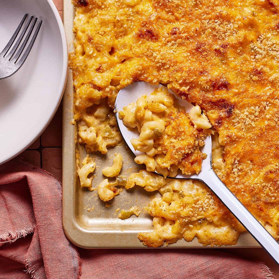 Crispy Sheet Pan Chili Mac n Cheese