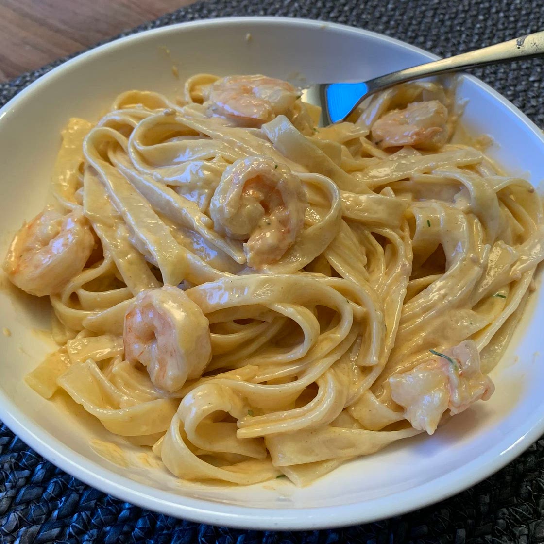Creamy, Garlicky Shrimp Fettuccine 